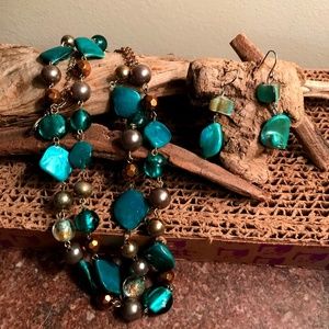 Erica Lyons Mother of Pearl Necklace and earring set